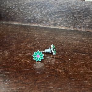 Women’s green flower stud earrings